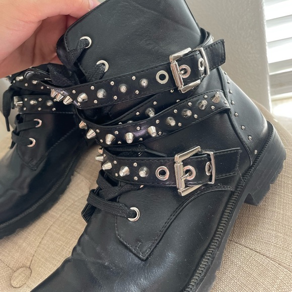 Black studded boots - Picture 5 of 7